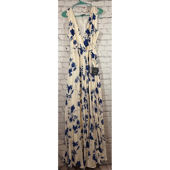 Lulu's Lindsie Blue Floral‎ Maxi Dress Pleated Sleeveless Ivory Blue Size M - Picture 2 of 5